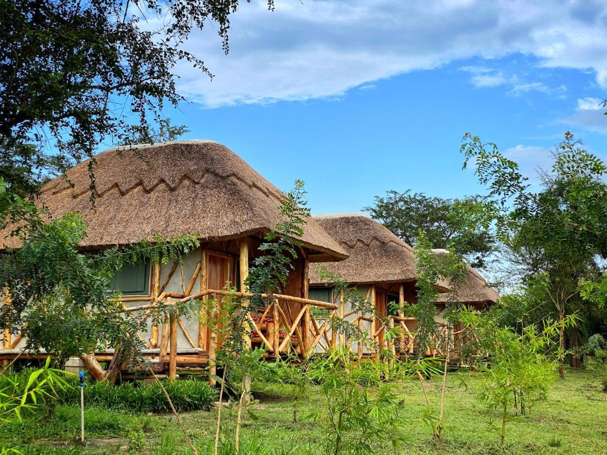 Murchison Falls Bamboo Village Paraa Экстерьер фото