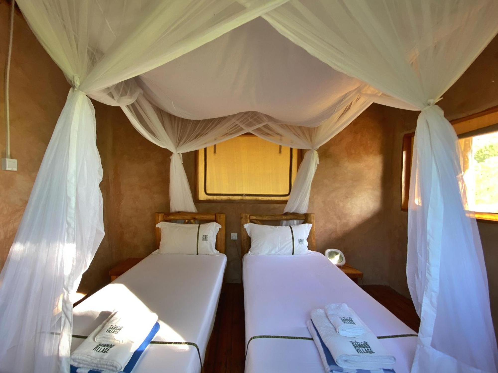 Murchison Falls Bamboo Village Paraa Экстерьер фото