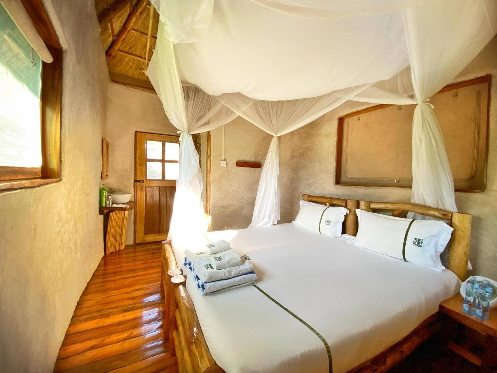 Murchison Falls Bamboo Village Paraa Экстерьер фото